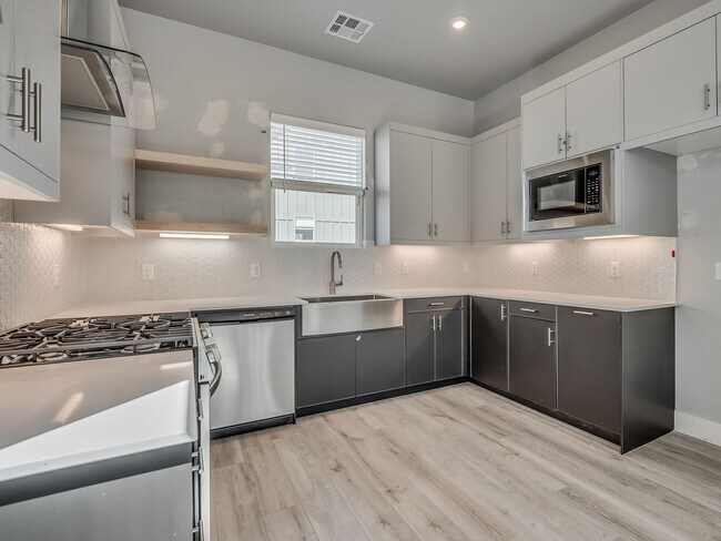 Building Photo - Beautiful New Construction Home in Edmond/...