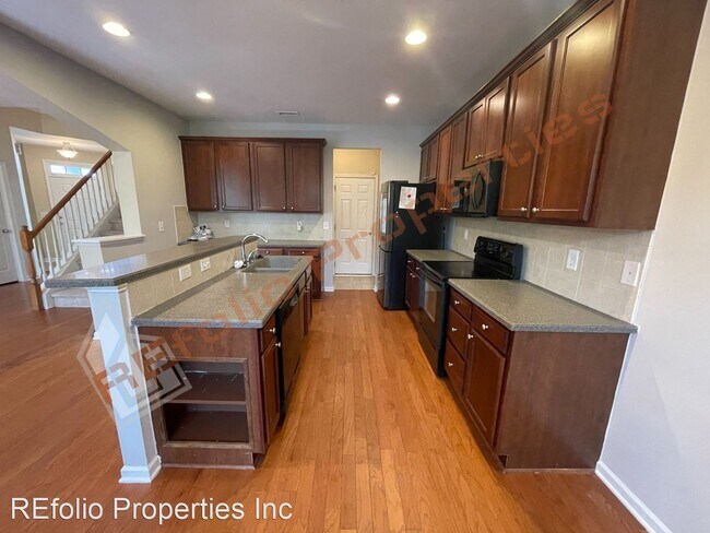 Building Photo - 3 br, 2.5 bath House - 106 Courts Garden Way
