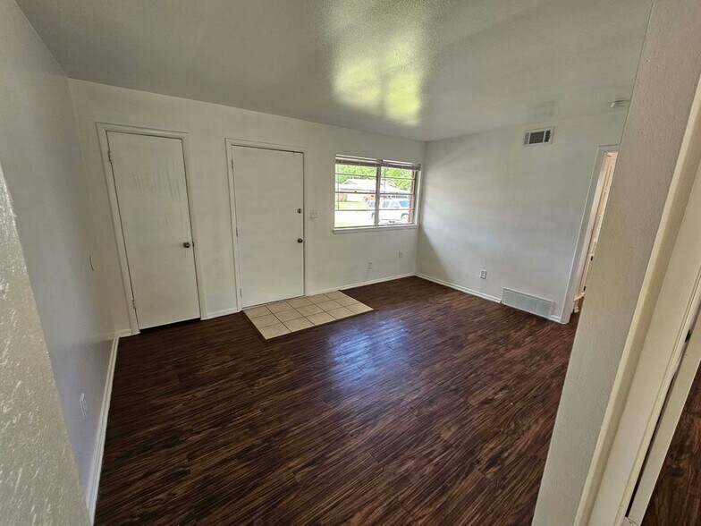 Building Photo - 2728 SW 65th St