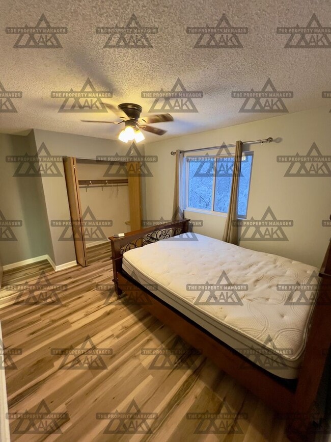 Building Photo - Charming Partially Furnished 2-Bedroom Condo for Rent