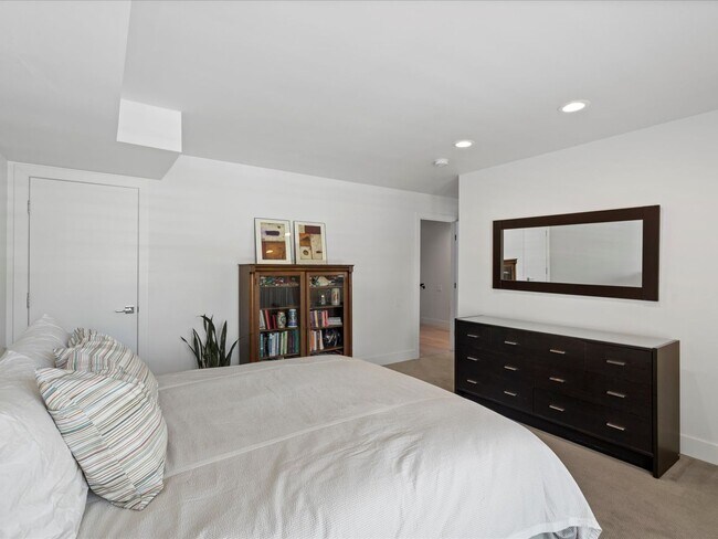 Building Photo - Luxury 3-Bed, 3.5-Bath Denver Home with Ro...