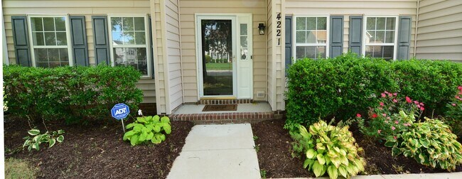 Building Photo - Renovated home with Sunroom!