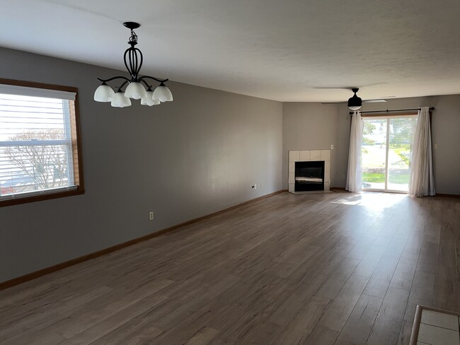 Living Room - 7305 Wallingford Way