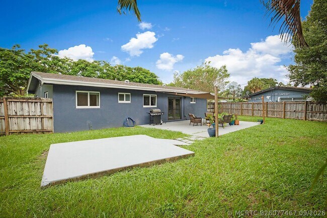 Building Photo - 1701 SW 32nd Ct