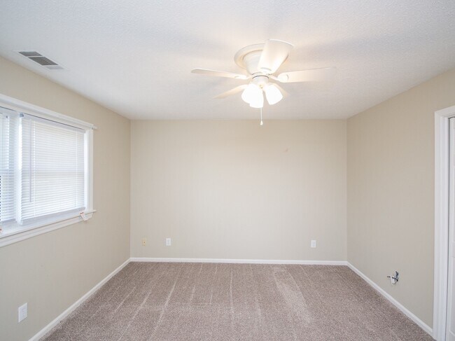 Building Photo - Beautiful Home in Athens City near Buc-ees!