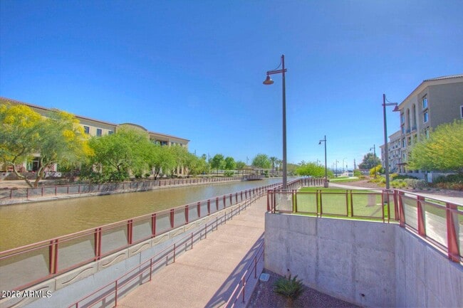 Building Photo - 7117 E Rancho Vista Dr