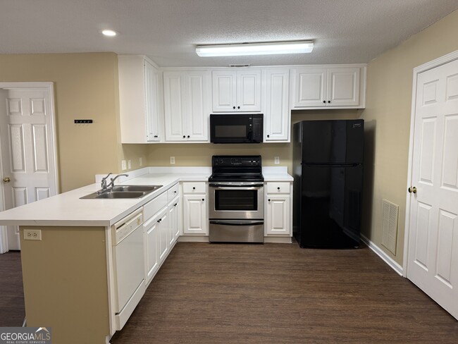 Building Photo - 1171 Riverside Terrace
