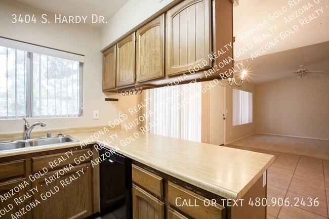 Building Photo - 3404 S Hardy Dr