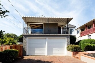 Building Photo - Beautiful 3 bed 2 bath newly renovated Kensington view home