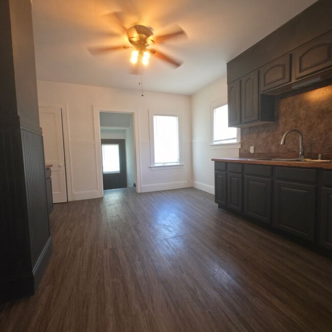 Building Photo - Single Family Home 4  beds 1 bath COMING S...