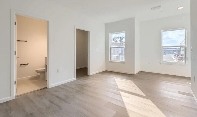 Building Photo - 1213 Southstation Pl