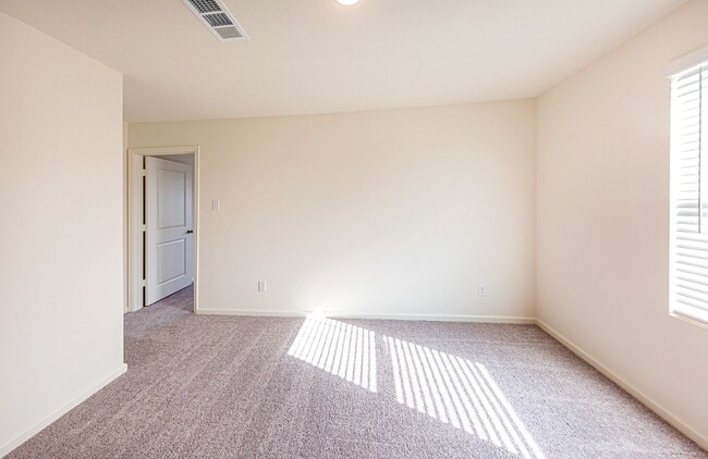 Building Photo - 507 Halifax Ct