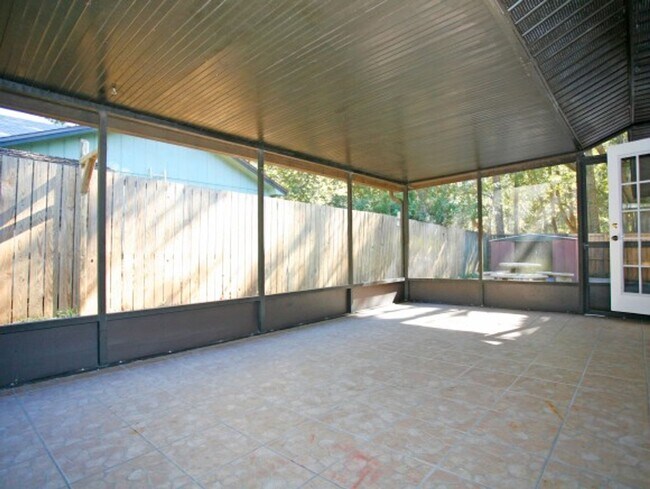 Building Photo - Charming 3-bedroom, 2-bathroom home located in the desirable Heatherwood community.