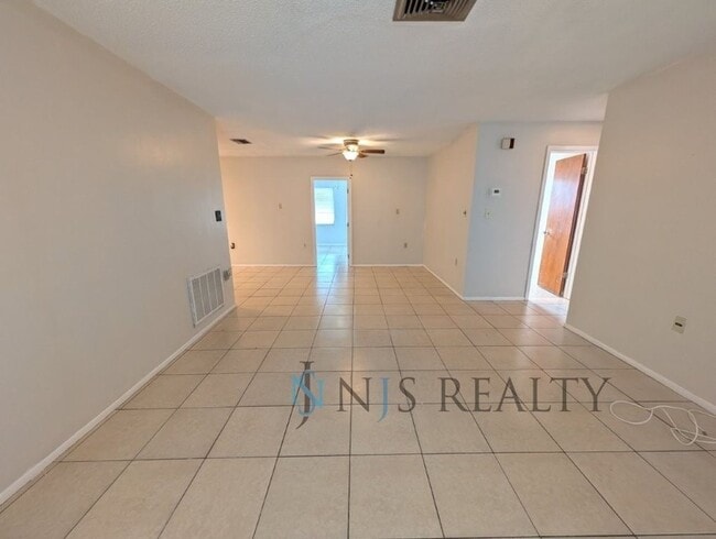 Building Photo - 1209 Maybury Dr