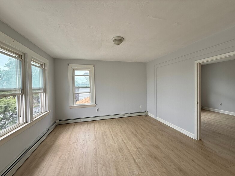 Building Photo - 165 Davis Ave