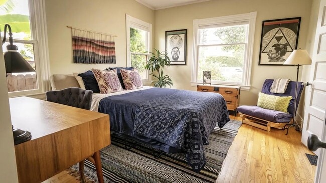 Building Photo - 1608 Bath St