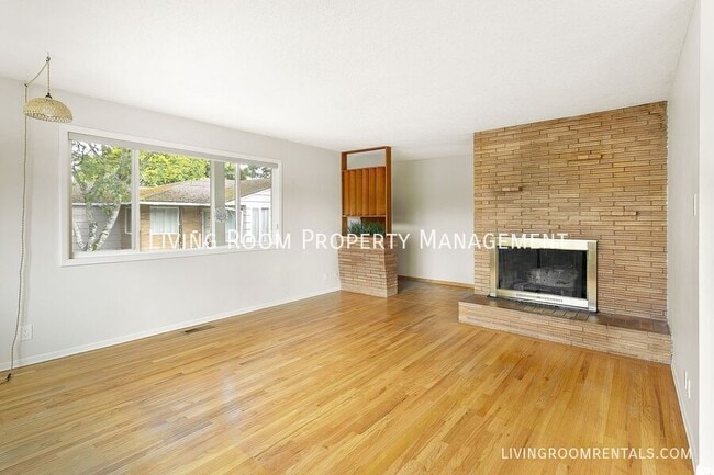 Building Photo - 5030 NE 41st Ave