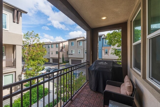 Building Photo - Newer townhome rental located in the gated One Seven Eight community!