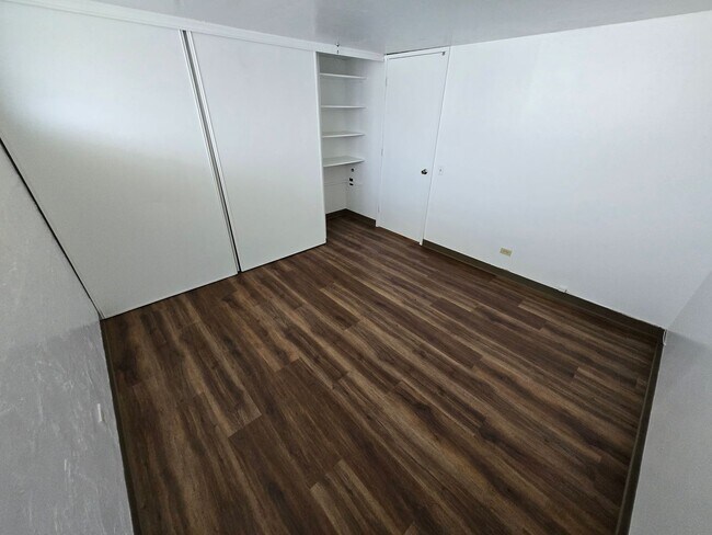Building Photo - Upgraded 1 Bedroom, 1 Bath, 1 Parking, Con...