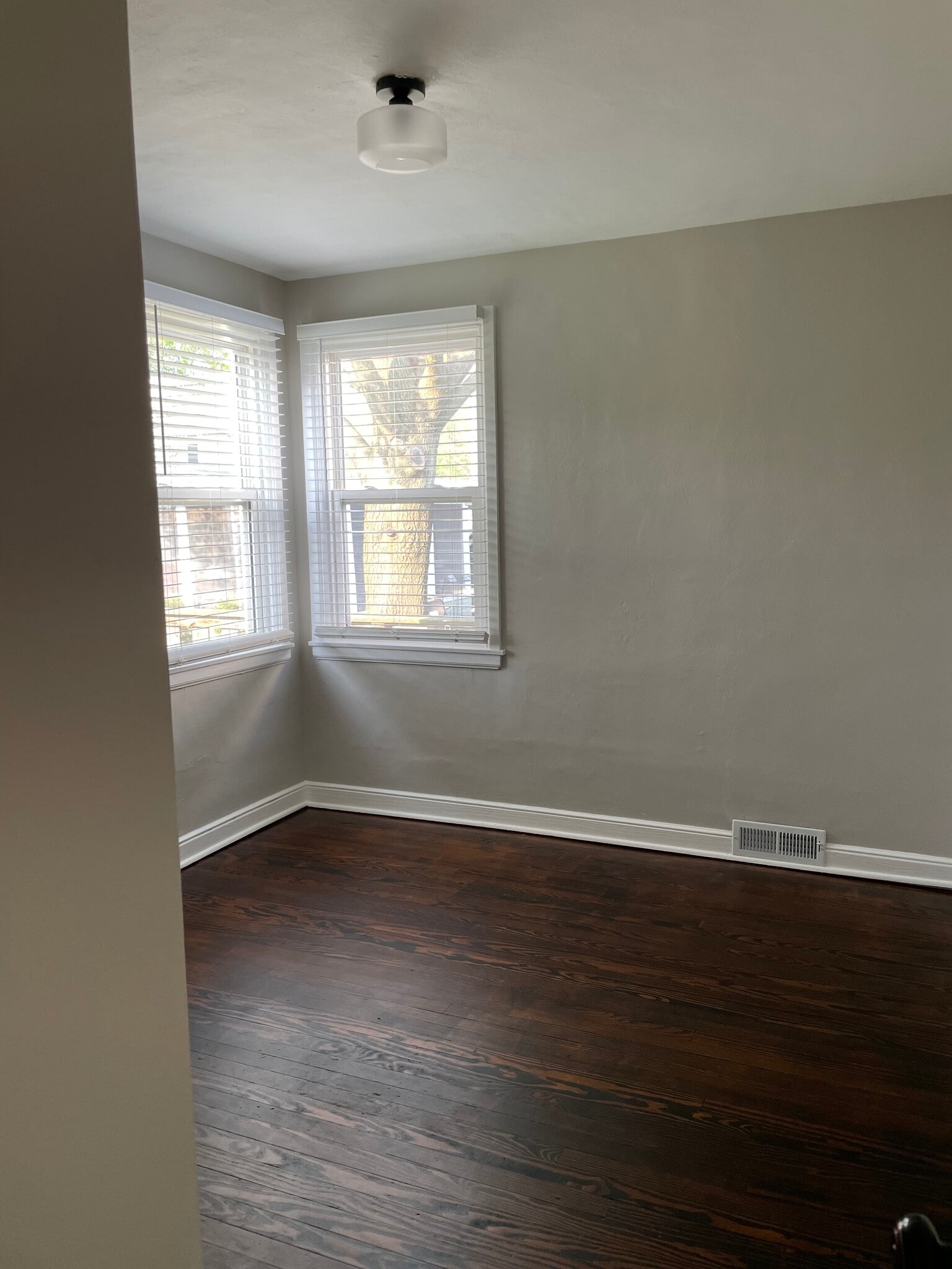 Building Photo - 306 E Washington St