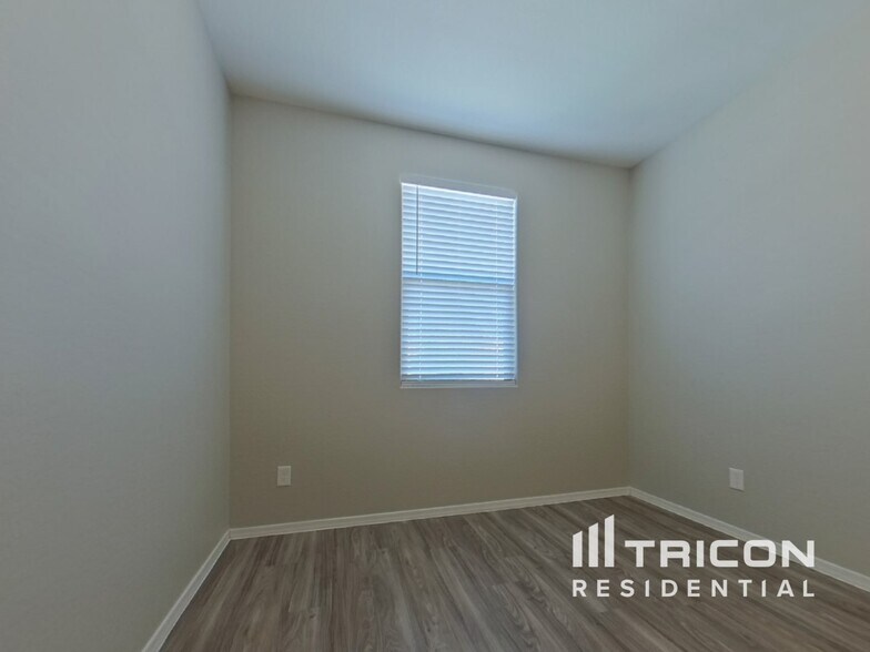 Building Photo - 7343 W Hughes Dr