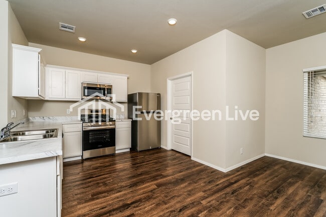 Building Photo - 23128 S Mae Dr