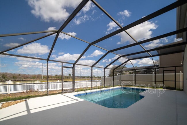 Building Photo - 1215 Kempton Chase Pkwy