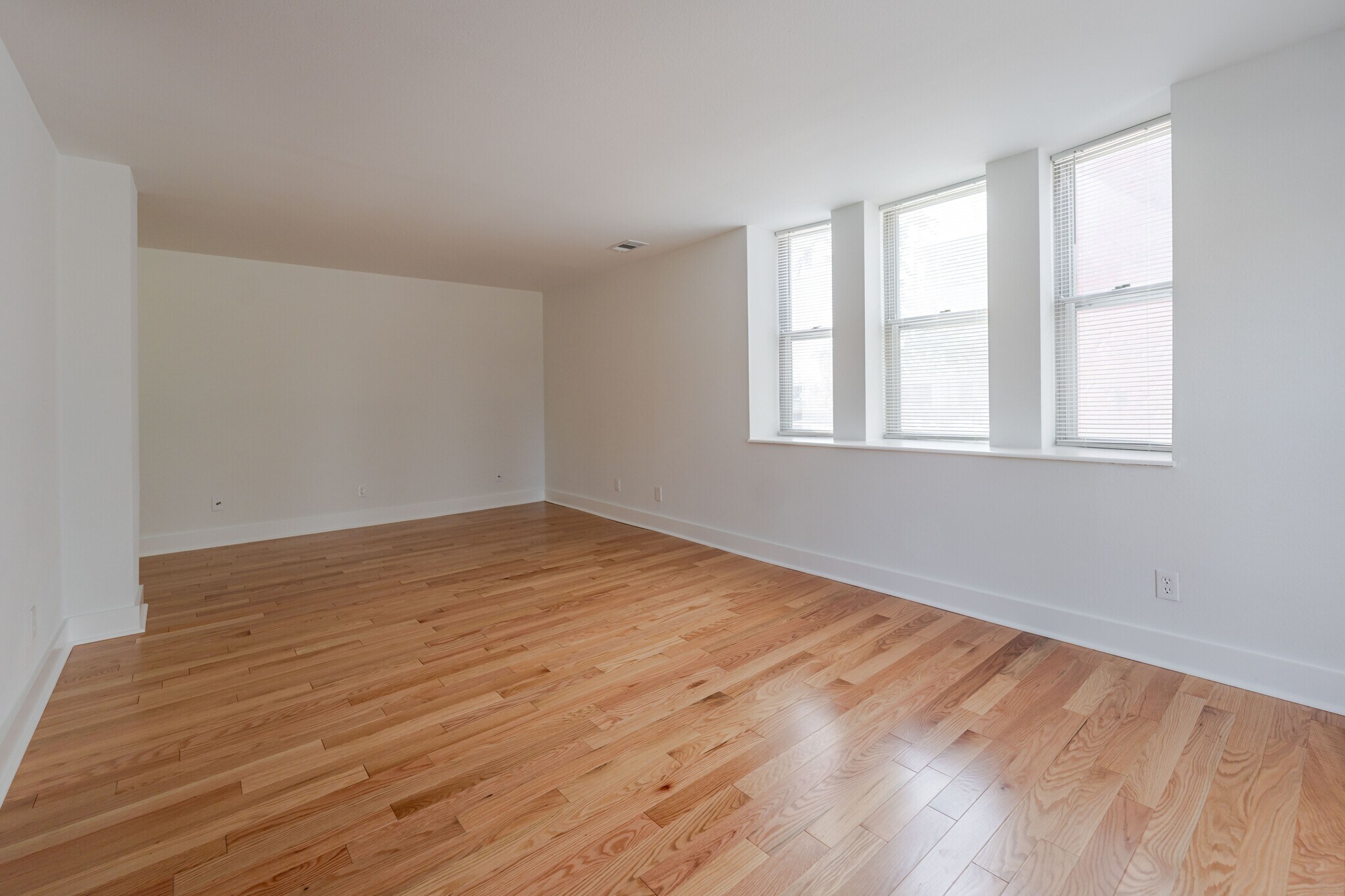 Building Photo - 5630 Pershing Ave