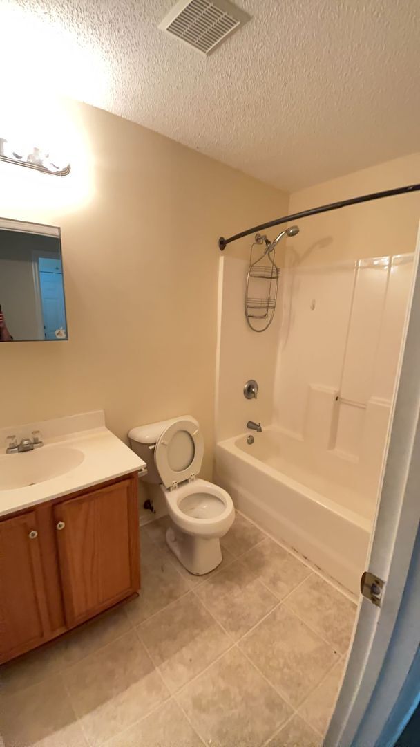 Building Photo - 3 bedroom/2 bath home in Bellegrove