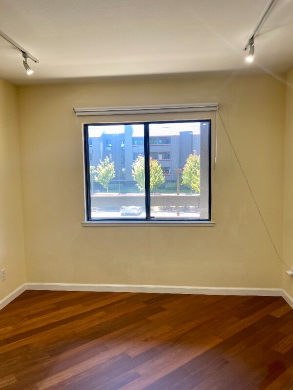 Building Photo - 800 Sea Spray Ln