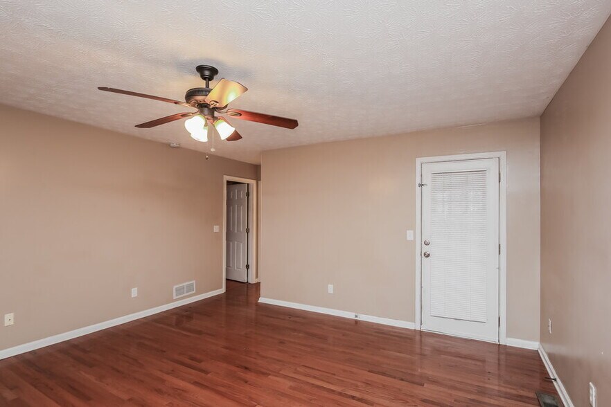 Building Photo - 710 Maggie Mae Ln