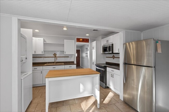 Building Photo - 4911 Barlow Dr