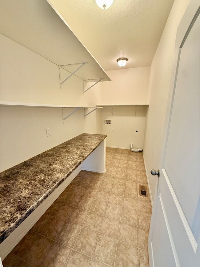 Building Photo - 6 Month lease special $100/mo off per month. Priced at $2195 after discount. Beautiful 3 Bed / 2 ...