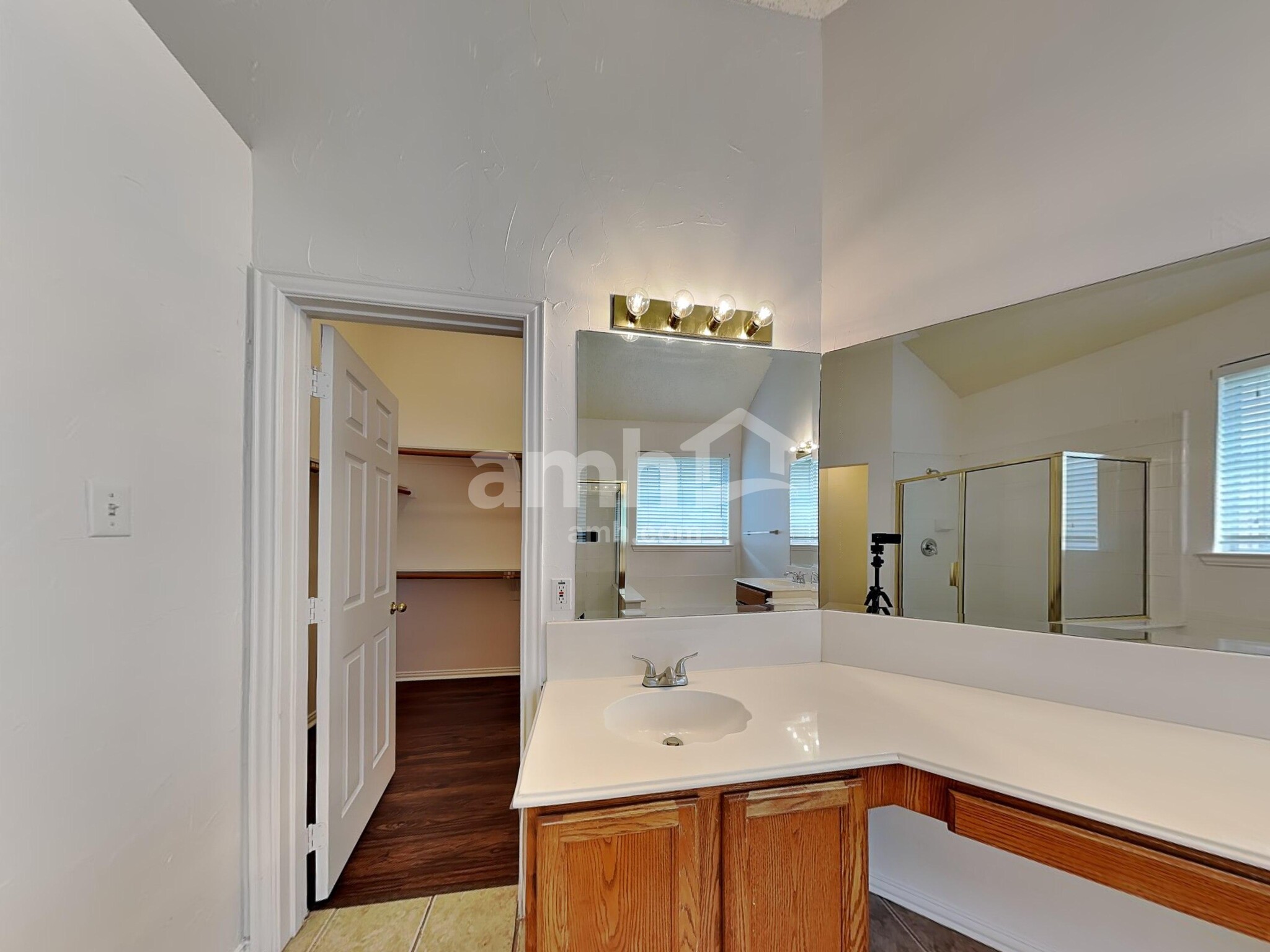 Building Photo - 4504 Highlands Dr
