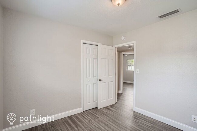 Building Photo - 4080 Bluefish Dr SE