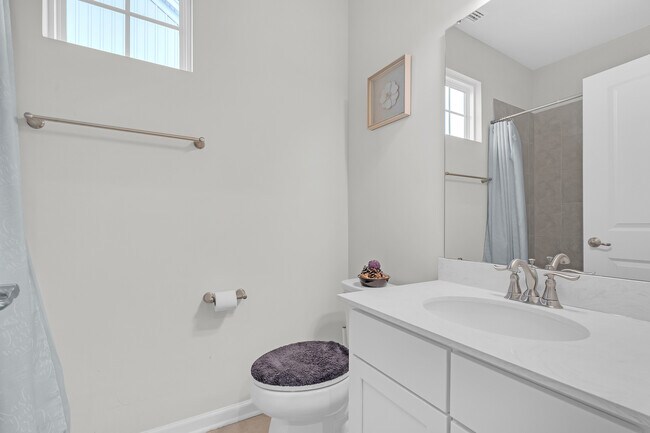 Building Photo - 780 Weller Dr