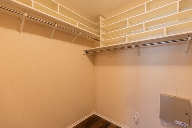 Building Photo - 7910 Lattimer Pond