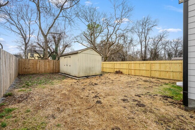 Building Photo - 454 E State St