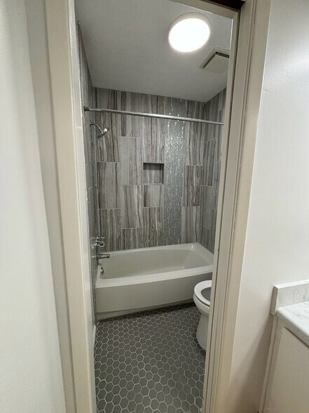 Building Photo - 6318 Bannister Dr