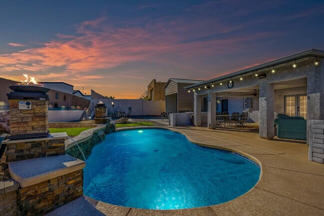 Building Photo - 2261 Sahara Dr