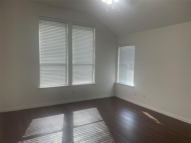 Building Photo - 1825 Kingsbrook Trail