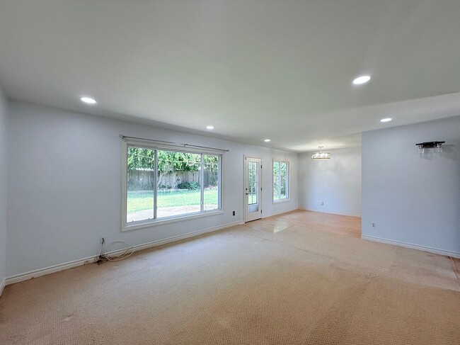 Building Photo - 6921 E Mantova St