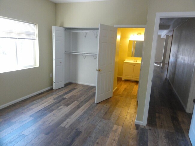 Building Photo - 30856 Kings Valley Way