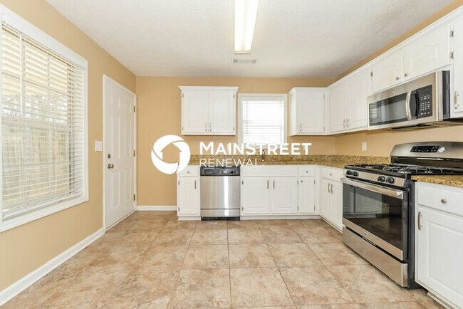 Building Photo - 3 Bedroom Pet-Friendly Home in Hampton, GA with Main Street Renewal