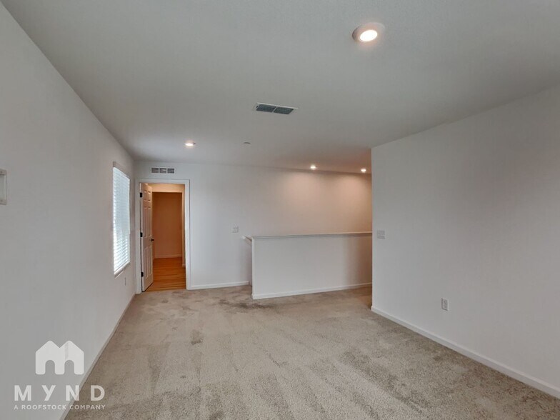 Building Photo - 3960 Valance Wy