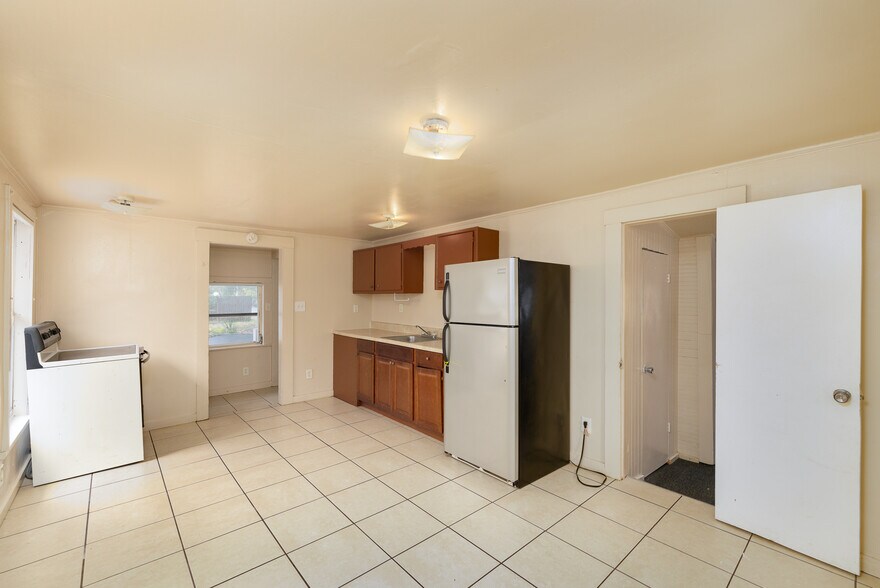 Building Photo - 1715 14th St S