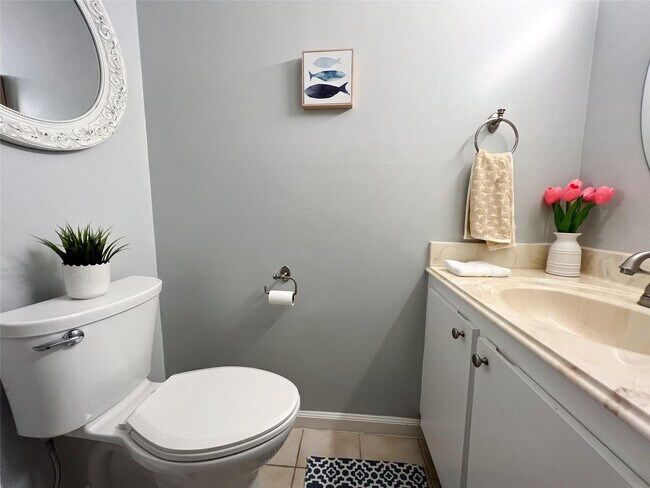 Building Photo - 6239 Bay Club Dr