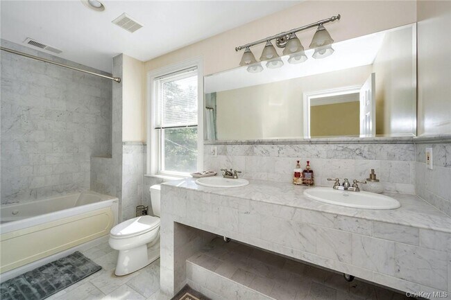 Building Photo - 696 Ridgeway