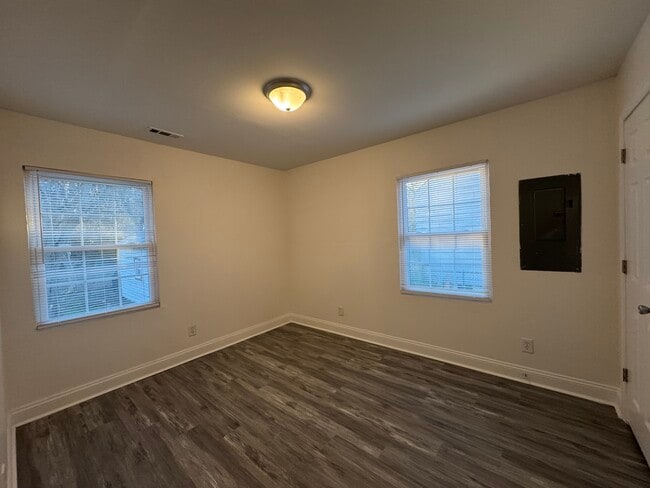 Building Photo - 515 Chapel St