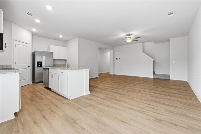 Building Photo - 255 Deerberry Dr